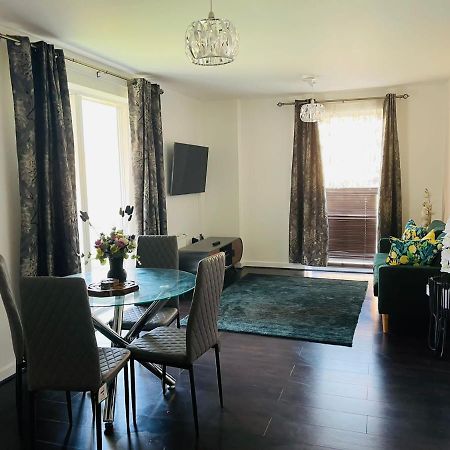 Deluxe 2-Bedroom Home Away Erith 외부 사진