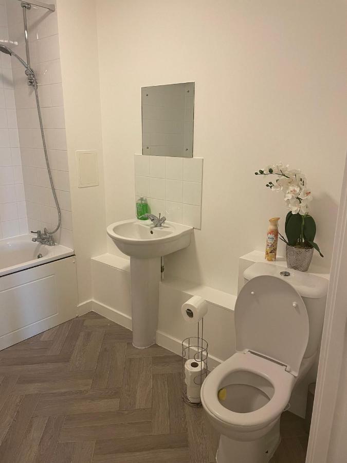 Deluxe 2-Bedroom Home Away Erith 외부 사진