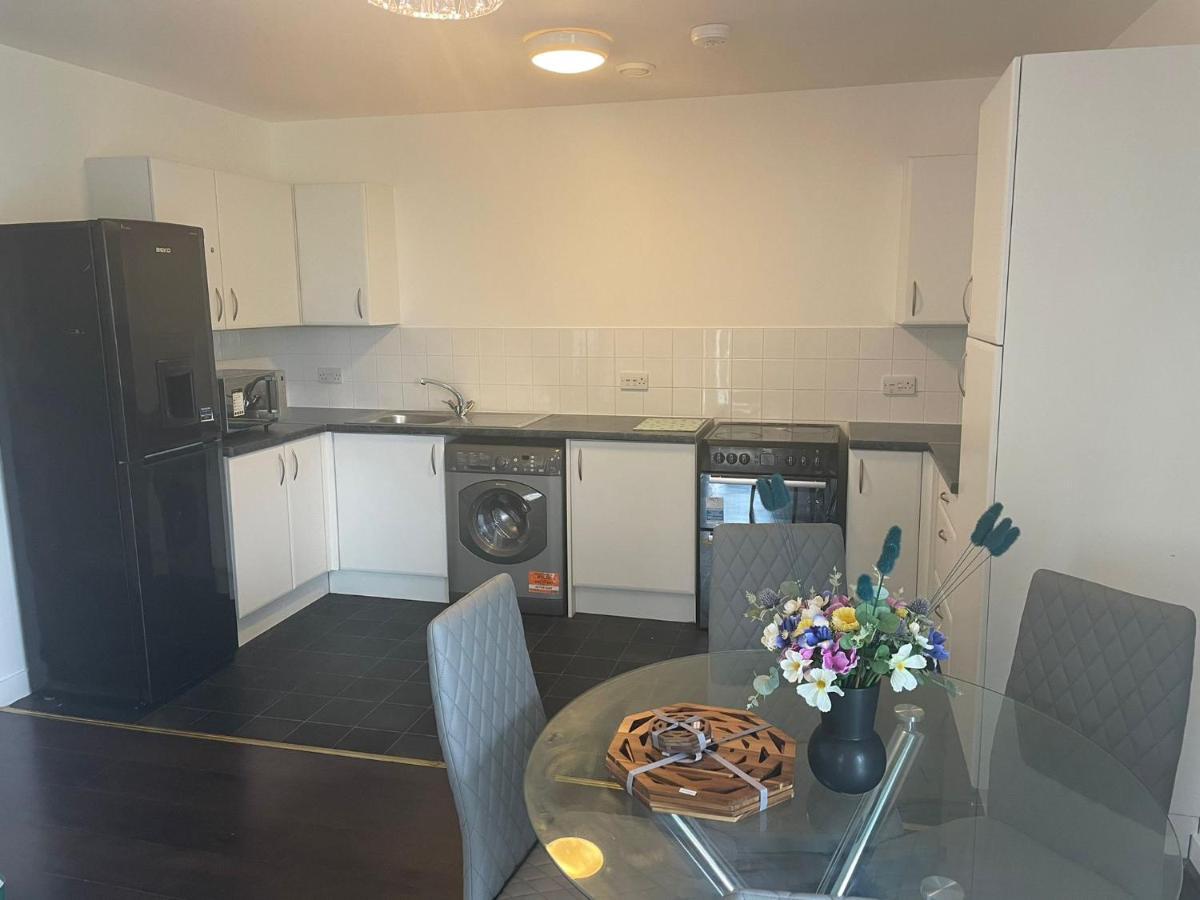 Deluxe 2-Bedroom Home Away Erith 외부 사진